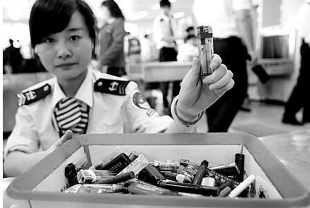 飞机上到底可以随身携带多少化妆品?