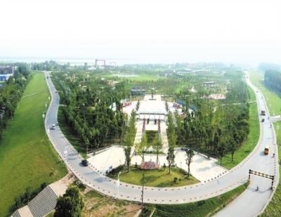 监利滨江公园.(徐祖林摄)