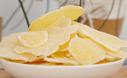 香气清新的姜糖片,入喉滋润,一口一片辛甜可口