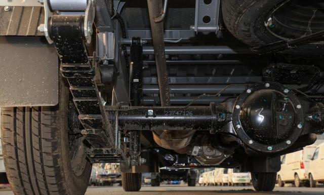 五菱荣光小卡扎实的底盘和板簧