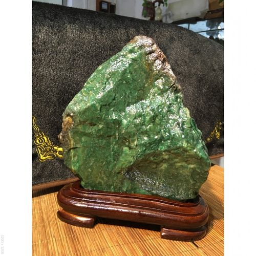 南非绿碧玉原石摆件