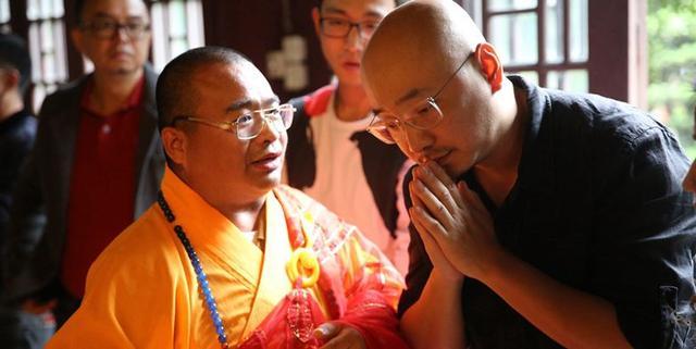 妙慧法师与徐峥合影(资料图)