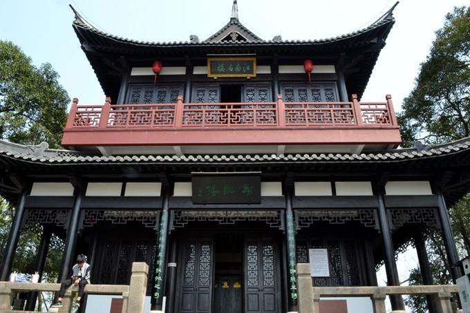 (的士费10元)谢朓楼,位于风光秀美的皖南宣城市阳陵山麓.