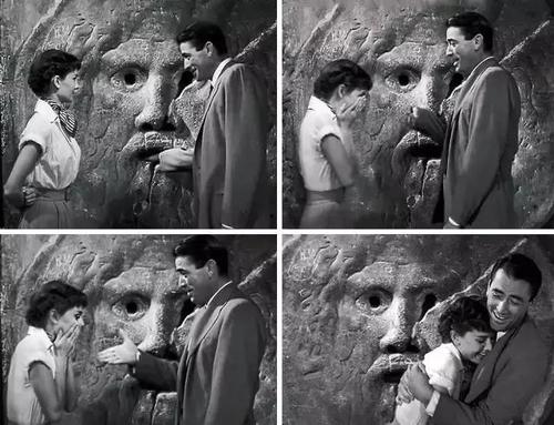 旅者的脚踝——神秘瀑布秒吞比基尼辣妹 玩过后「还要再玩」