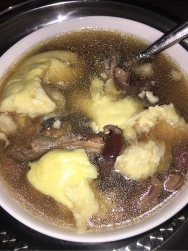 榴莲桂圆干炖鸡,榴莲是最后炖完鸡汤后放下去味道很不