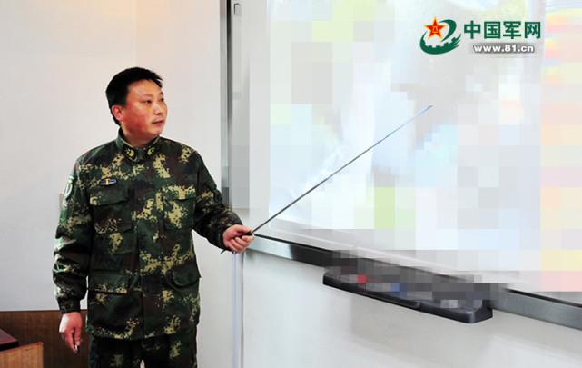 "兵王"来袭!火箭军51名"兵王"戴上士兵最高军衔