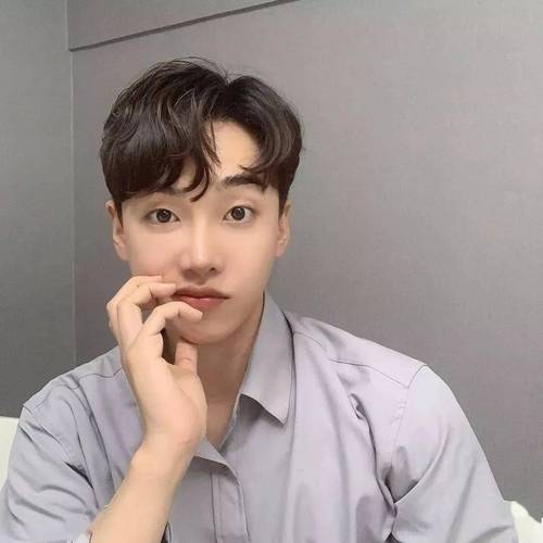 男生三七分烫发发型