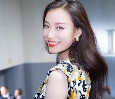 倪妮换新发型了首剪齐脖短发干练利落有气场看着就想剪