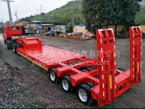 贵州低平板半挂车 三线六轴购机板运输半挂车价格 梁山挂车 低平板半