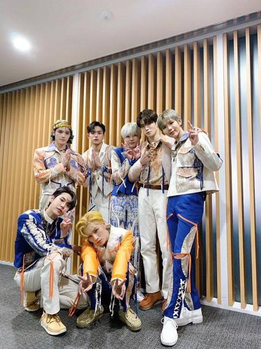 nct2020回归团体照之make a wish