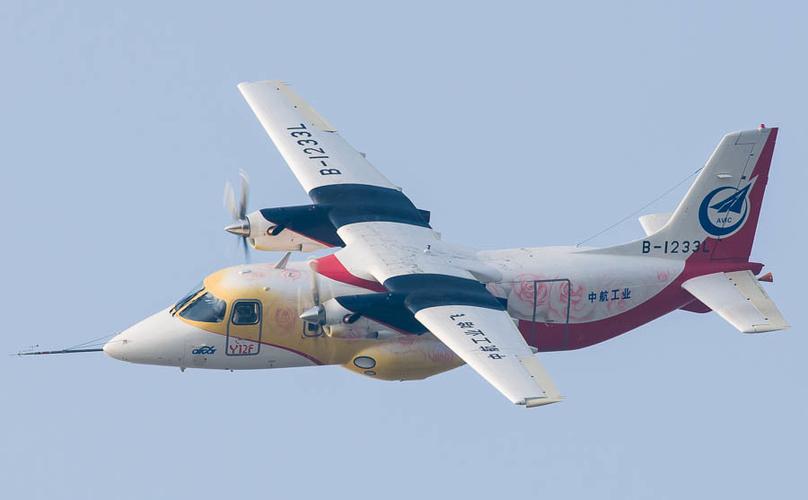 航空装备之运-12运输机