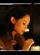 彭美华 扮演者: 王翊丹 彭家小女儿,漂亮聪慧,与赵家信感情纠缠多年.