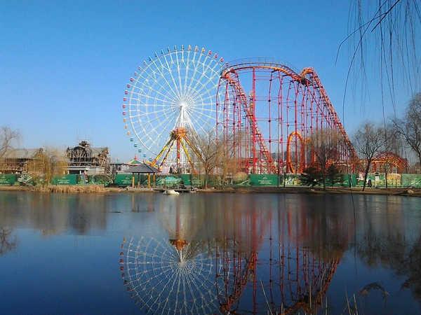 坐落于保定市植物园西北角,乐园分别由欢乐集市,四季花谷,花园广场
