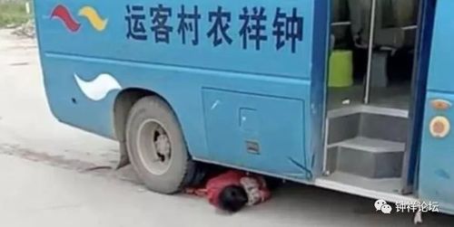 突发车祸钟祥柴湖一女子被大巴车碾压身亡