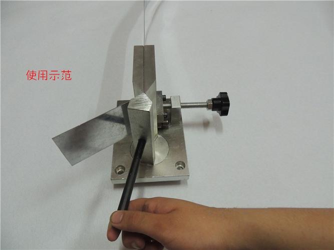 耀星广告金属字台式折边机 铁皮不锈钢边条弯边机 双轴折角机 10公分