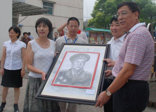 贺炳炎将军之子贺陵生回故里; 松滋"贺炳炎广场"落成,即将举行揭幕