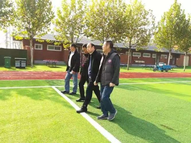 中牟县教体局长王国恩到中牟求实中学视察指导工作