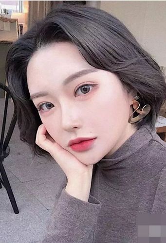 圆脸女生中分短头发造型 介绍最常见的中分短发类型