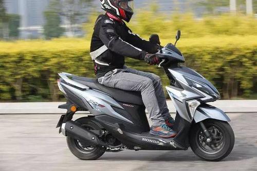 运动有型 新大洲本田裂行rx125 fi测试