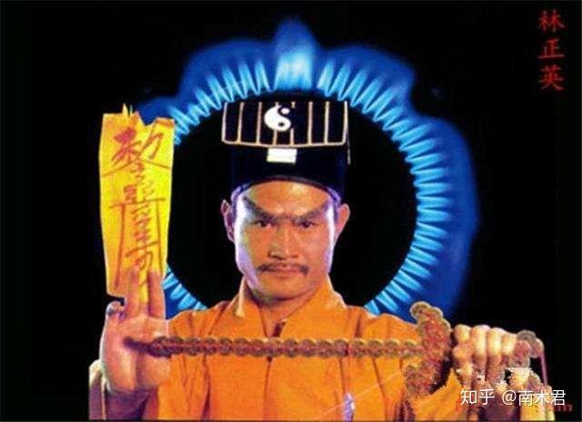 当时还在上小学,三四年级的样子吧,那几年林正英的鬼片特别流行,我家