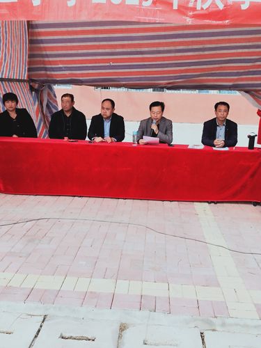 鲁权屯镇第二小学秋季趣味运动会