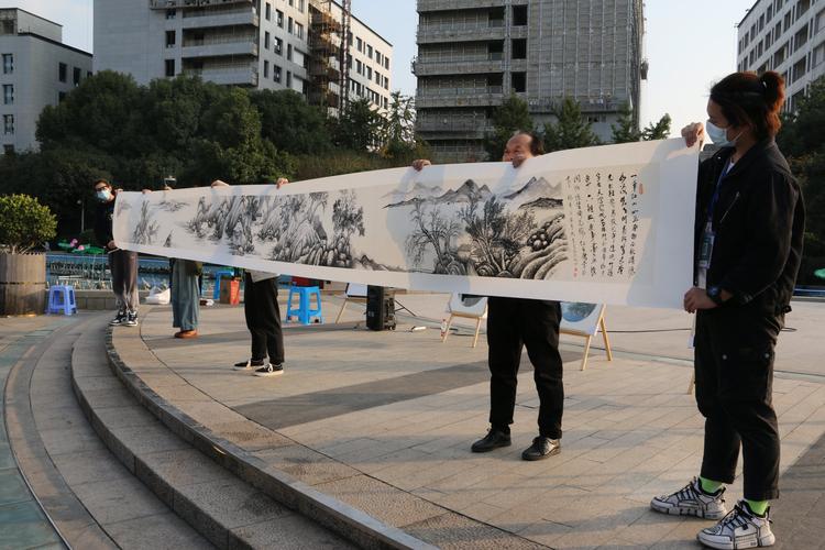 李长青老师的山水长卷,可行可居可游,用笔老辣