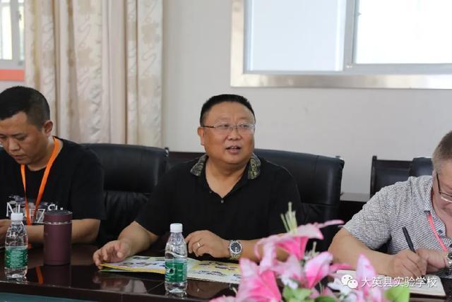 四川省漆英名校长工作室成员,大英县实验学校初中部执行校长何仁信