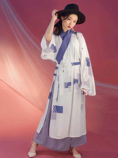 传递给汉元素服装(典型的例子比如益宣王墓立领衫款式的传递) 现代