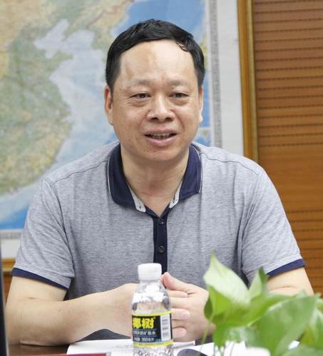 图为省高院党组成员,政治部主任蔡建新同志