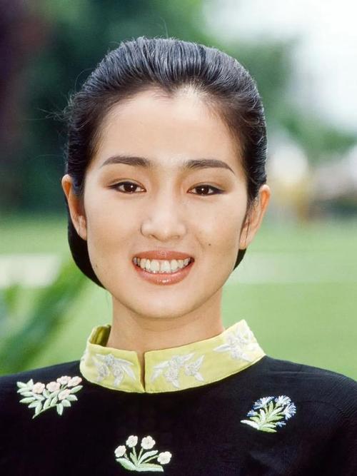 巩俐年轻时气质是真的好