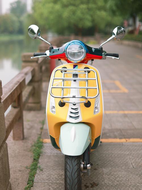 机车风格|vespa 150春天联名限定版_机车_春天去哪玩