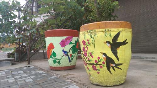 朱阁镇废弃水缸创意手绘绘出朱阁新模样