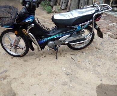 钱江110弯粱摩托车1600元