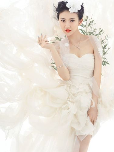 婚纱季景甜登《时尚新娘》封面