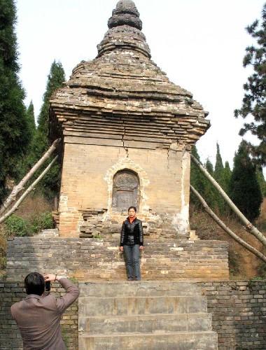 少林寺塔林损毁严重 令人痛心