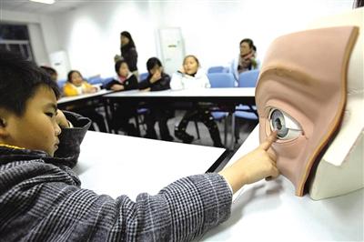 温州日报盲人的世界可真不方便