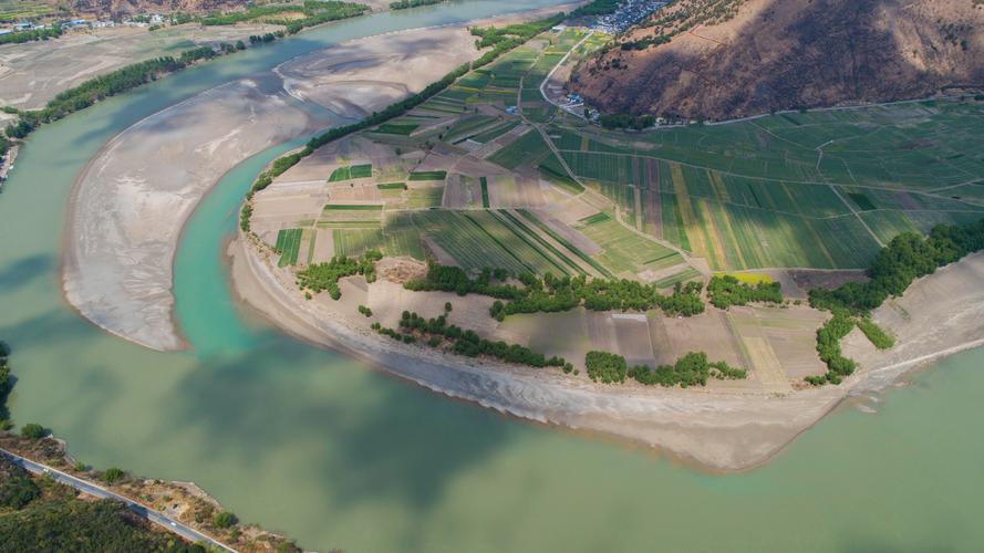 春日鸟瞰"长江第一湾"