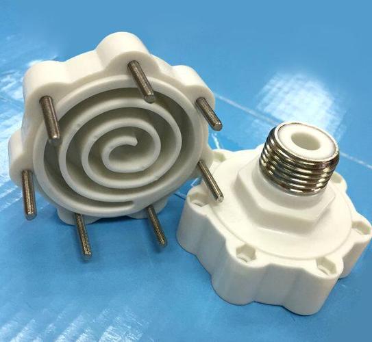 安装在热水器的出水端位置,它是利用水电阻的原理实现物理减弱电流,但