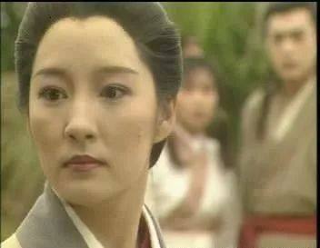 她是为爱痴狂的李莫愁,16岁与张国荣相恋,18岁却未婚生子