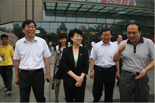 河南省委常委,宣传部长赵素萍莅临郑州调研文明城市创建工作