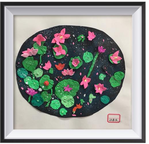每个公园都有鱼塘,印象中的《鱼塘》都是中国画出现的素材:荷花,荷叶