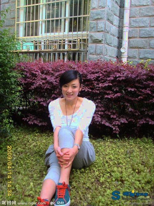 何艳近期生活街拍照片,何艳素颜生活照近照