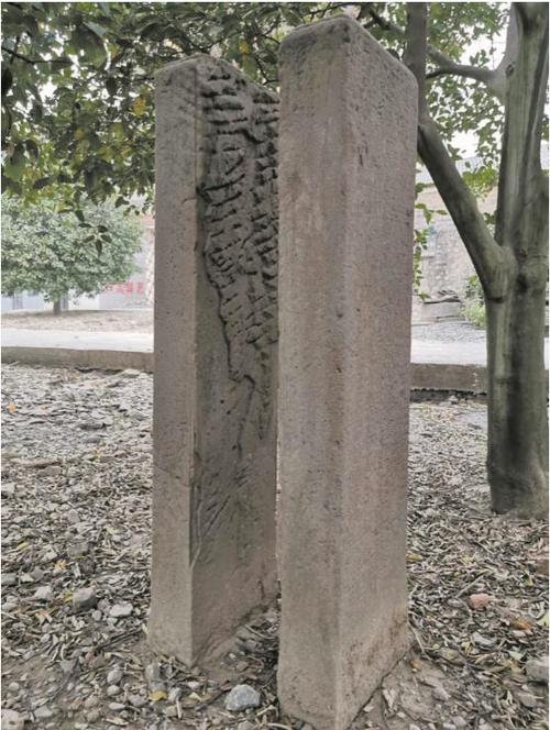 旗杆石又名旗杆夹,是古代功名的象征.