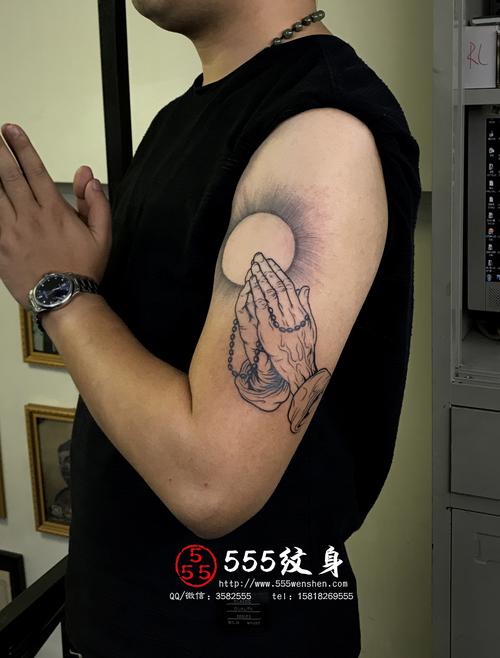 双手纹身祈祷纹身双手合十纹身