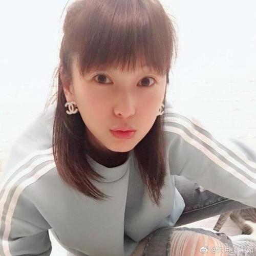 原来蔡君茹嫁给了他,也是演员,20岁才出道,如今35岁成