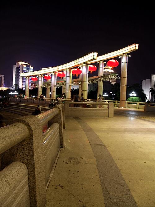 龙城广场的夜景