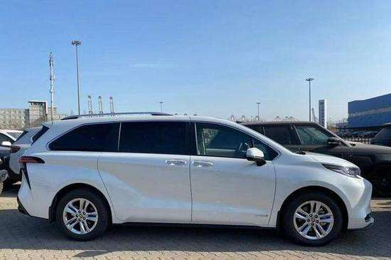 2021款丰田塞纳25l混动版首批现车销售