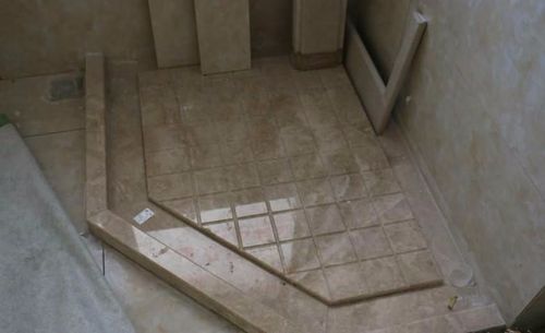 淋浴房地面这样做,防滑又美观,排水更流畅,家有老人小孩最适合