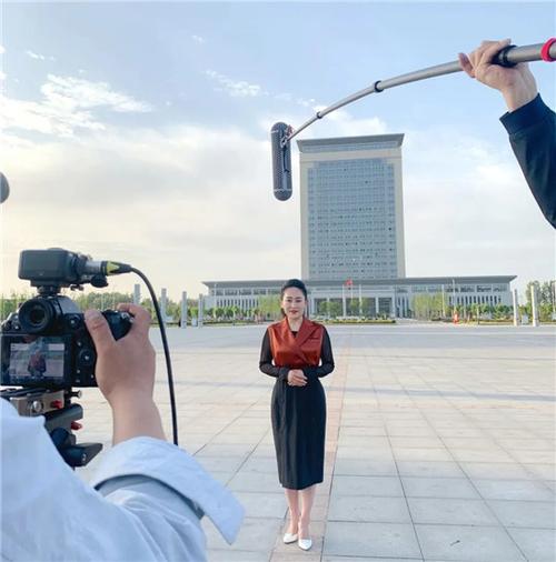 将由舞阳县副县长师艳芳 向小伙伴们们讲述 为了帮助企业做好这场活