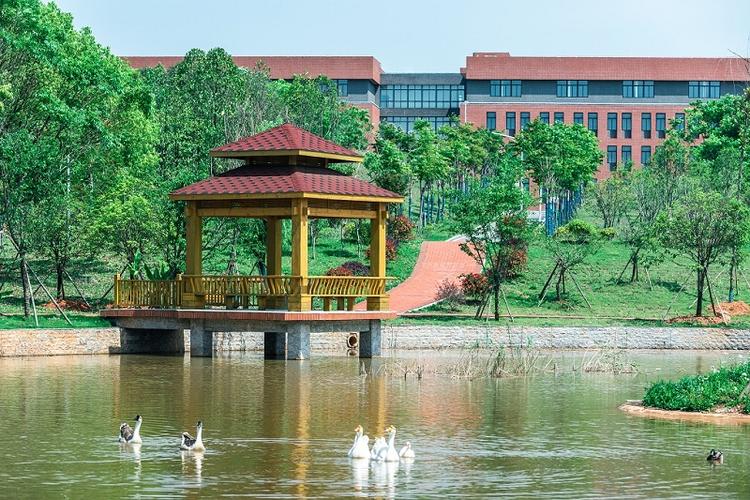 咸宁校区校园风光-湖北商贸学院招生信息网